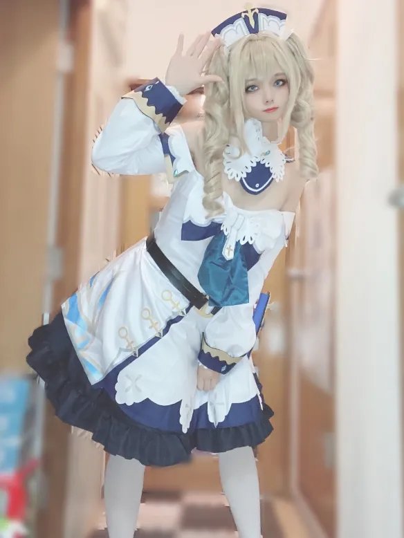 清纯又诱惑的黑丝大白腿 11区Coserてんうみ美图赏