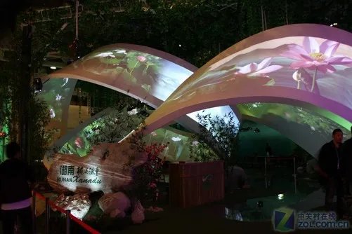 比奥运开幕式还炫 世博场馆投影实拍