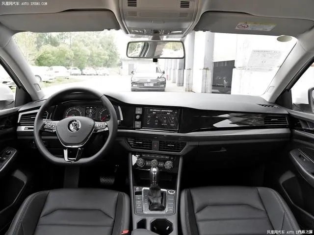 麻烦大家推荐一辆紧凑型轿车？