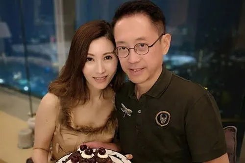 李嘉欣晒合影为许晋亨庆生，你看好他们之间的感情吗？