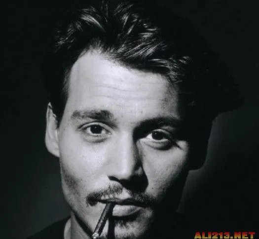 张亮热吻娇妻女网友“心碎了”盘点全球男神