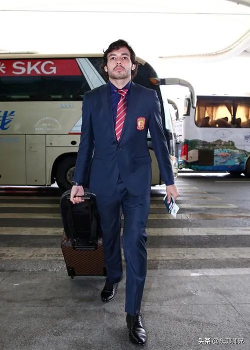 网上新闻报道高拉特已放弃巴西国籍，高拉特入籍已是板上钉钉，中国队将所向披靡吗？