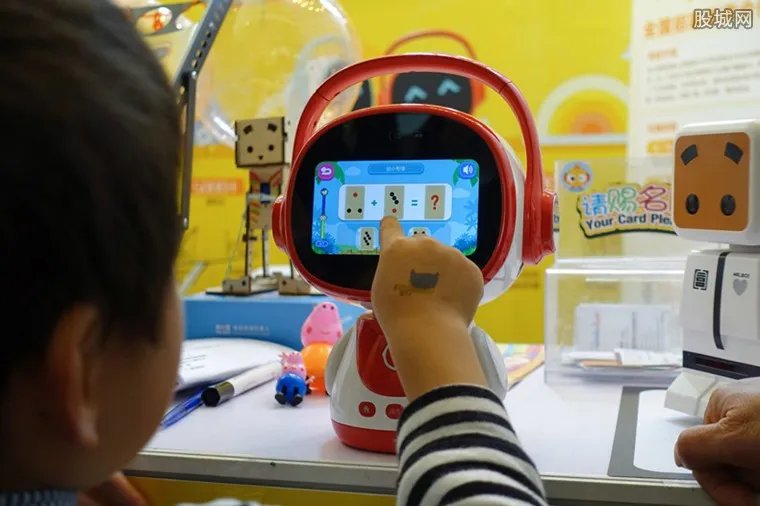 家长向学习机索赔 称其有不雅内容还带视频