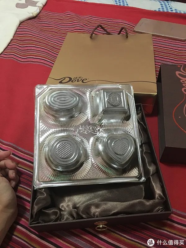 我为什么要买一盒巧克力月饼-轻众测 德芙 巧月 月饼礼盒测评报告