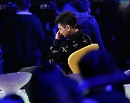 吴奇隆突发病图片曝光 带病录节目