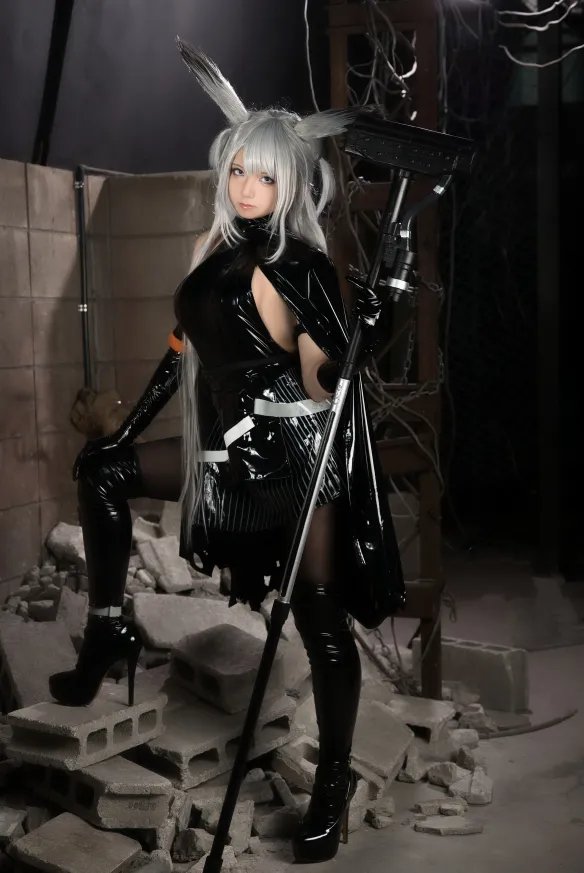 清纯又诱惑的黑丝大白腿 11区Coserてんうみ美图赏