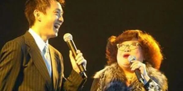 央视主持人亚宁现在在哪里结婚了吗妻子是谁 央视主持人亚宁简介