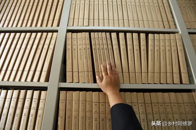 大学毕业十年内未管过自己的人事档案，应通过何种途径，如何寻找？