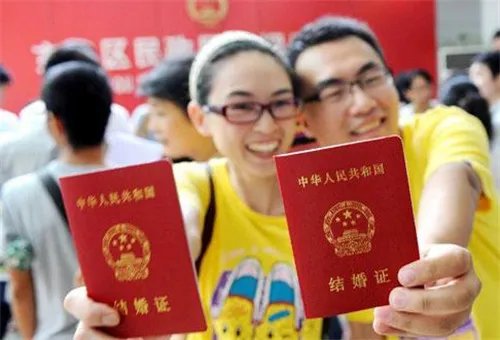 2018年领结婚证吉日一览表 老黄历核算适合领结婚证的日子