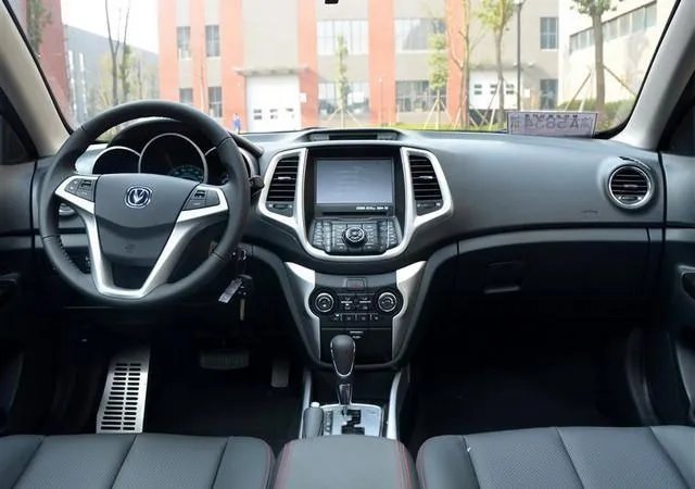 麻烦大家推荐一辆紧凑型轿车？