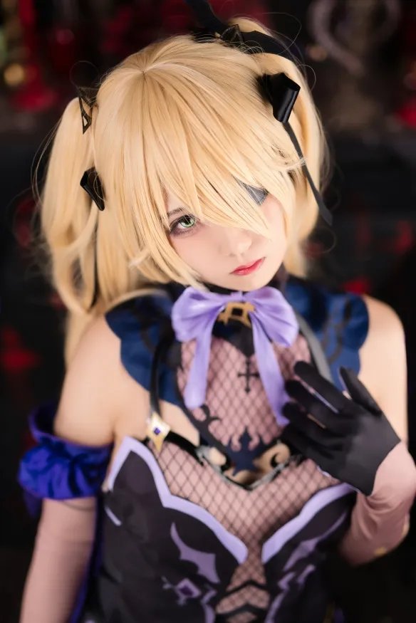 清纯又诱惑的黑丝大白腿 11区Coserてんうみ美图赏