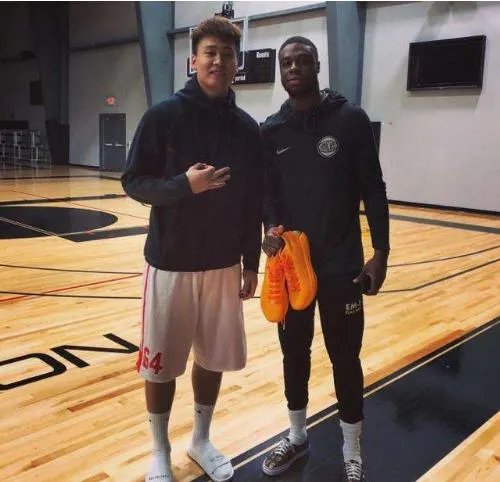 赵睿穿美国队外套 是和这个有关系吗