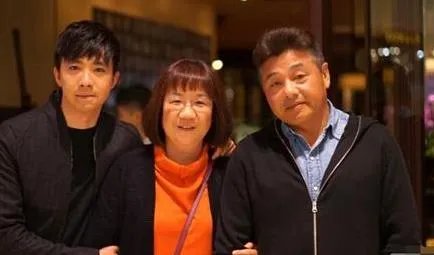 俞灏明家庭背景 他父亲是什么人