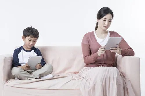 最高法明确规定未成年直播打赏可退还，你怎么看？