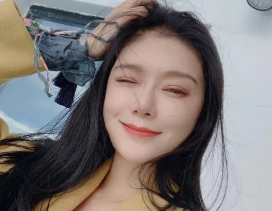 林丹为她抛弃孕妻,李泽楷为她牵肠挂肚,赵雅淇的手段有多厉害?