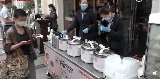 武汉五星级酒店路边卖早餐什么情况 事件始末详情介绍