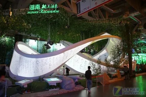 比奥运开幕式还炫 世博场馆投影实拍