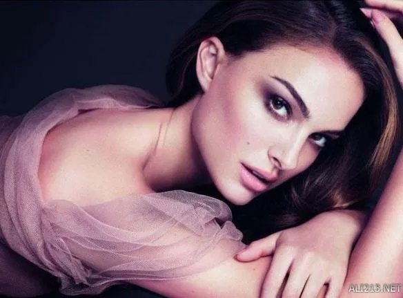 全球高薪女星排行 90后“大表姐”年收5200万刀成首富