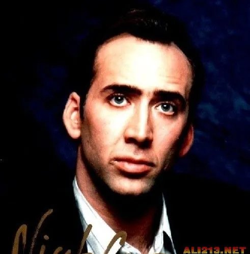 张亮热吻娇妻女网友“心碎了”盘点全球男神