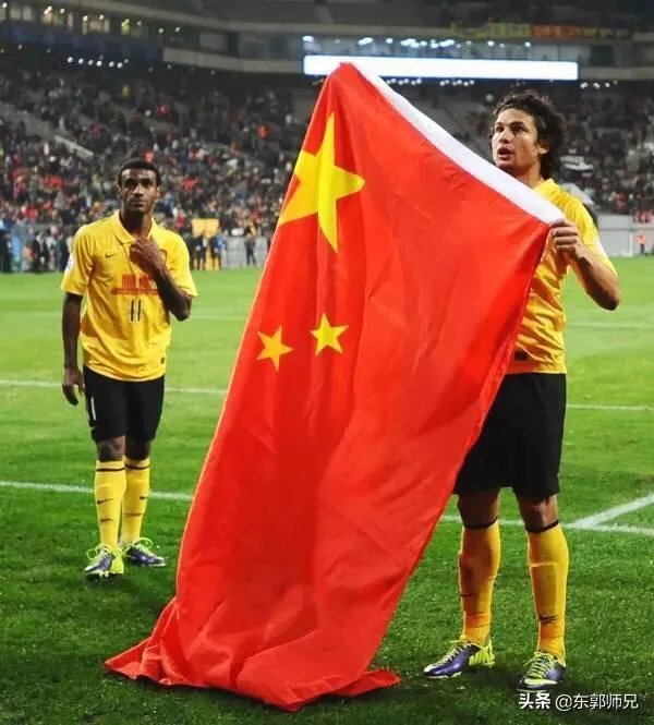 网上新闻报道高拉特已放弃巴西国籍，高拉特入籍已是板上钉钉，中国队将所向披靡吗？