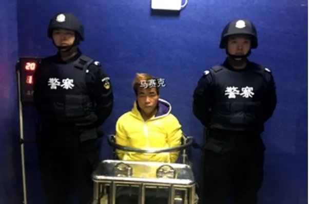 如何看待云南一嫌犯戴手铐脱逃的事件呢？