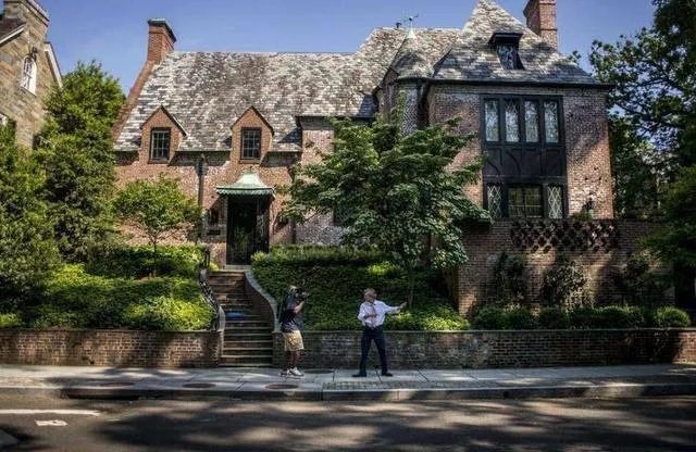 退休后的奥巴马,居然住这样的出租房,值得钦佩