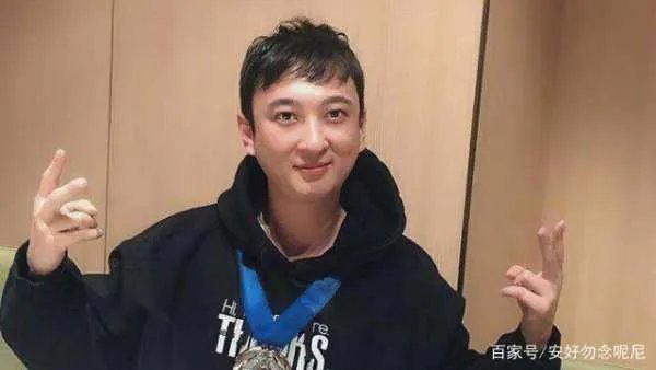 疑王思聪发朋友圈否认是“舔狗”,他从一开始就注定输了,你怎么看?