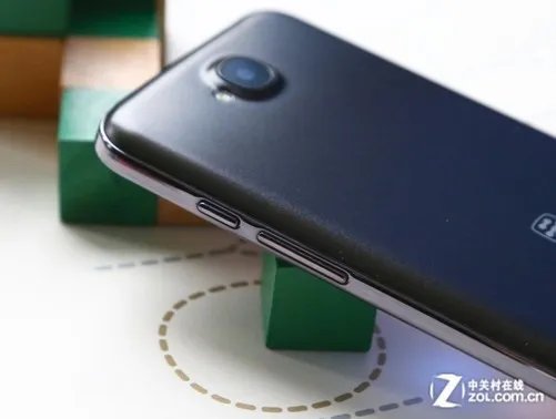 5.7英寸巨屏四核双卡双待 基伍大7图赏