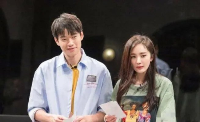 杨幂躲房车陪魏大勋拍戏 杨幂上演一秒进车堪比老司机