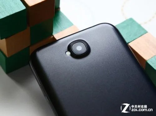 5.7英寸巨屏四核双卡双待 基伍大7图赏