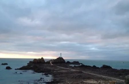 为什么很多人把微信资料地址都设置为泽西岛?