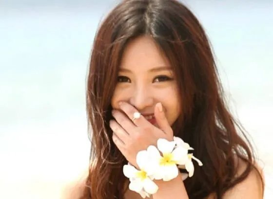 柳岩走光图片大全 透视装开叉裙露底尺度惊人