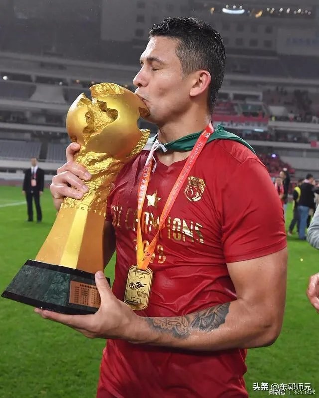 网上新闻报道高拉特已放弃巴西国籍，高拉特入籍已是板上钉钉，中国队将所向披靡吗？