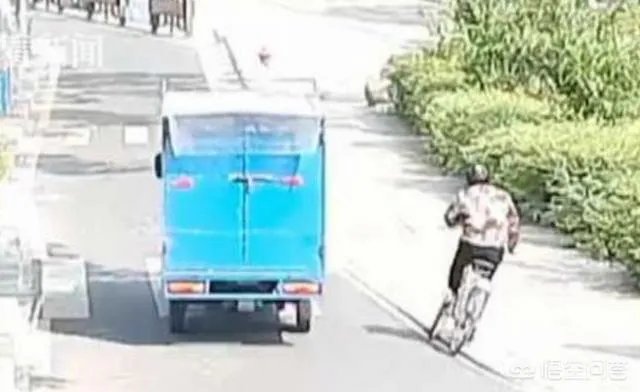 嘉兴快递小哥扶老人反被讹幸得监控还清白，最终，交警对老人进行批评教育结尾，怎么看？