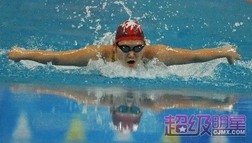 图文:全国游泳冠军赛 叶诗文比赛瞬间