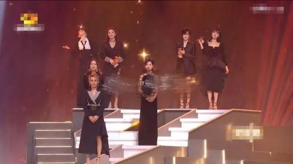 孟佳与王霏霏的关系怎么样?如何看待孟佳哭着看王霏霏?