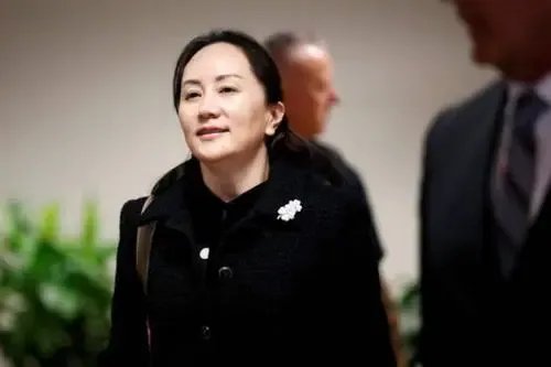 孟晚舟走出飞机,丈夫刘晓棕大喊我爱你,他们夫妻之间的感情如何?