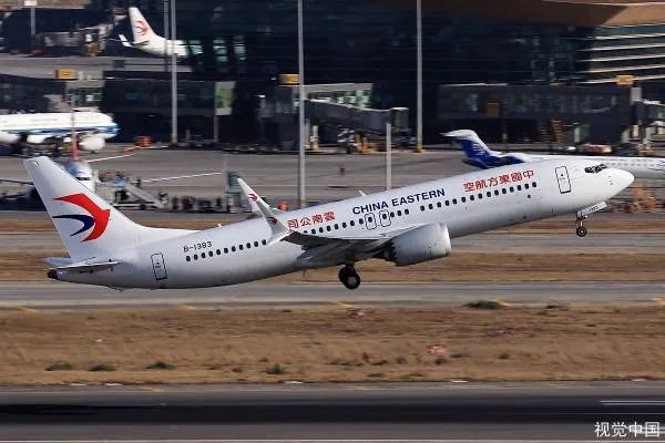 有网友爆料机长与乘务长在客机上互殴?此事属实吗?