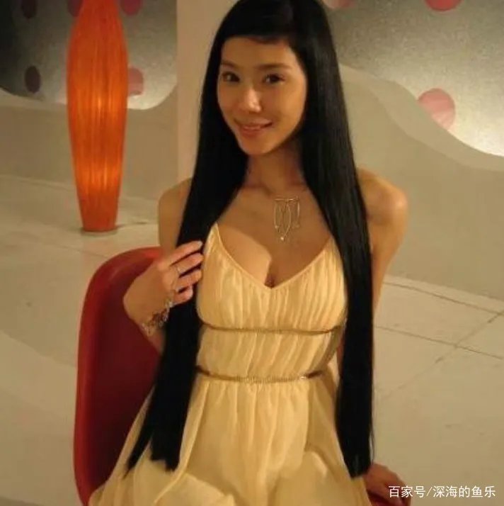 林丹为她抛弃孕妻,李泽楷为她牵肠挂肚,赵雅淇的手段有多厉害?