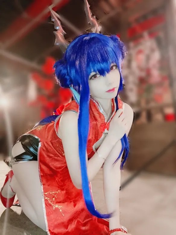 清纯又诱惑的黑丝大白腿 11区Coserてんうみ美图赏