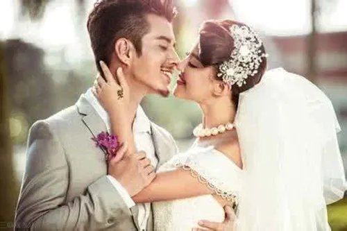 时尚婚礼装扮技巧 让你美美的出席朋友的婚礼