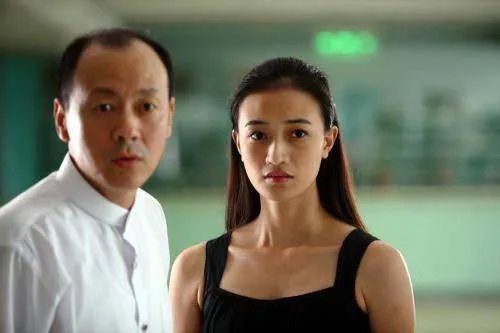 在《温柔的背后》往往是致命的背叛，这个温柔系列剧共有几部？