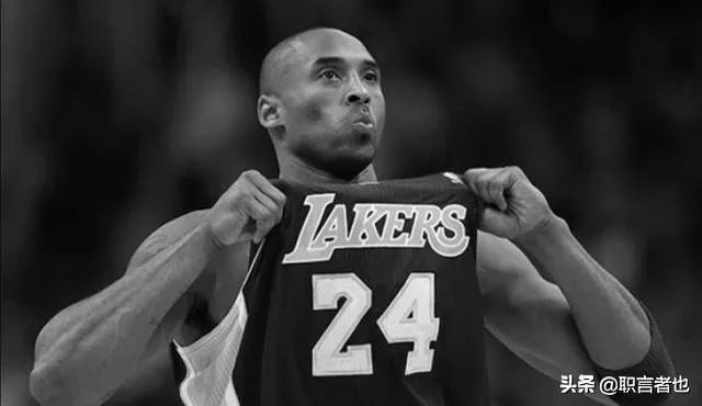 奇迹!巴基斯坦一架客机坠毁,银行行长竟然生还,你怎么看?