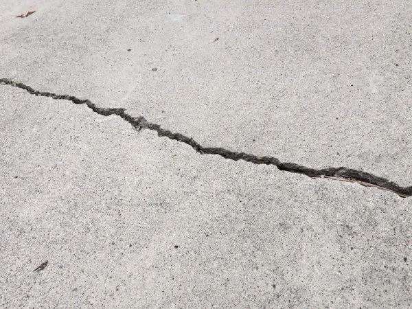 混凝土出现裂缝怎么处理