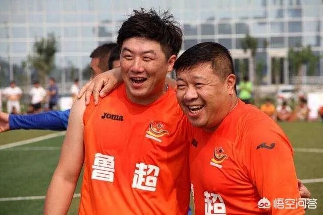 有些山东鲁能球迷表态“只要崔鹏减掉肚子上的肥肉就不再黑他”,对此你怎么看?