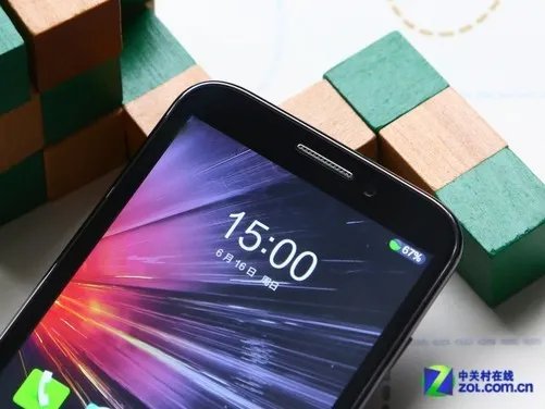 5.7英寸巨屏四核双卡双待 基伍大7图赏
