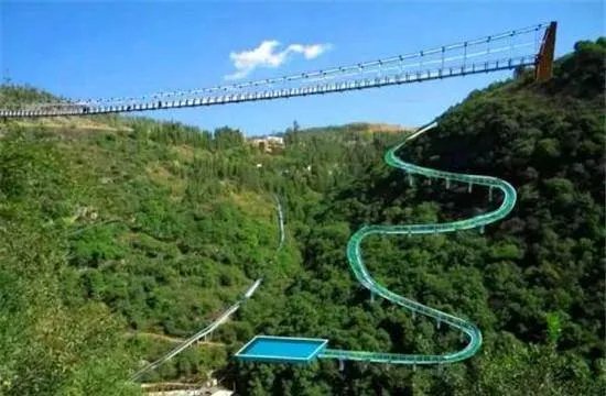 辽宁虎谷峡玻璃栈道发生事故造成了多少人员伤亡？