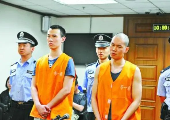 如何看待云南一嫌犯戴手铐脱逃的事件呢？