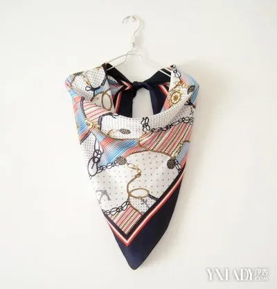 正方形丝巾的打法是怎样的？教你如何使用丝巾！