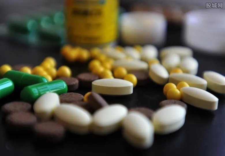 自己配药救回母亲 男子表示自己也是迫不得已